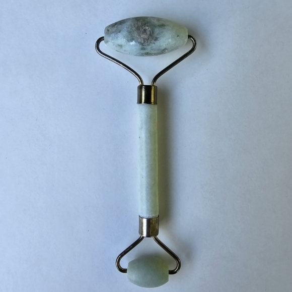 💚 Jade Double-Ended Face Roller - Picture 2 of 8